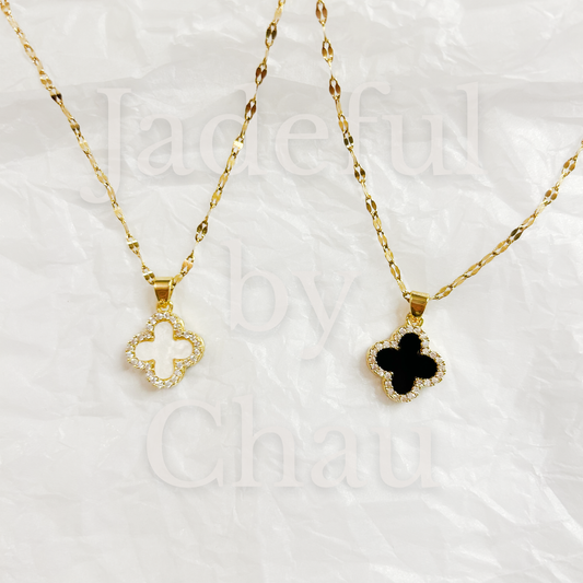 CLOVER REVERSIBLE Halskette – Perlmuttweiss & Schwarz