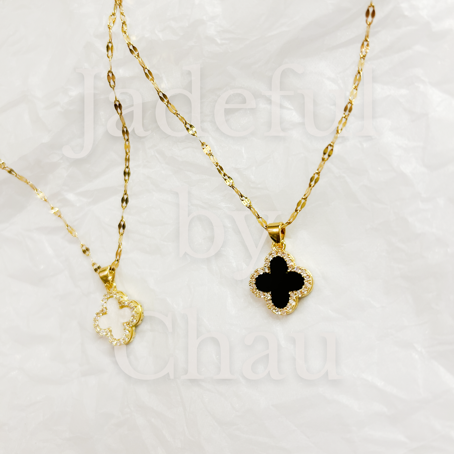 CLOVER REVERSIBLE Halskette – Perlmuttweiss & Schwarz