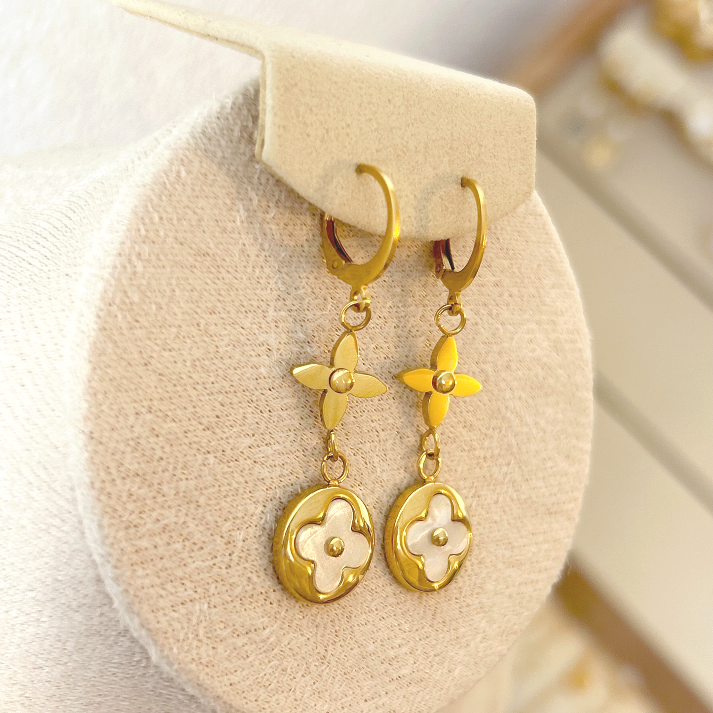 FLEUR NACRÉ Ohrringe – Gold