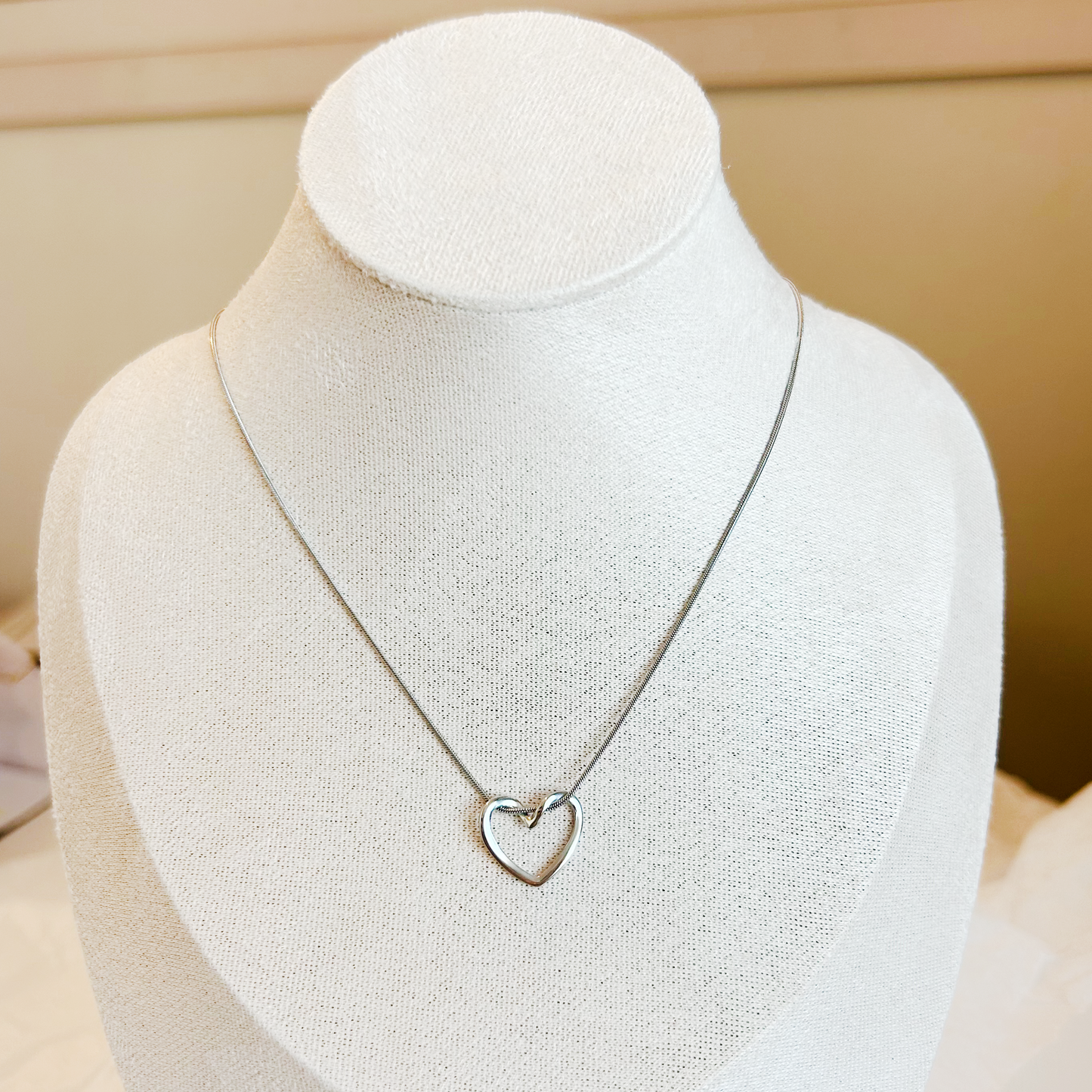 LOOPED LOVE Necklace – Silver