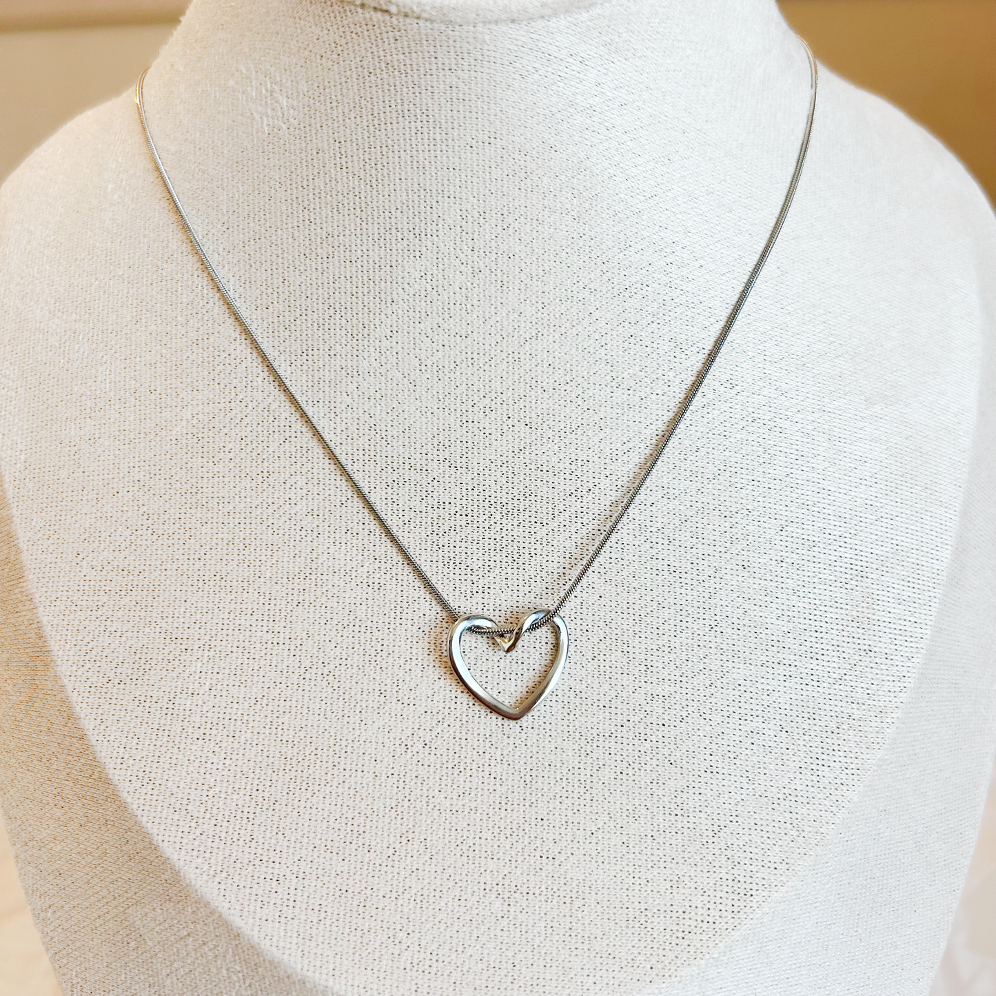 LOOPED LOVE Necklace – Silver
