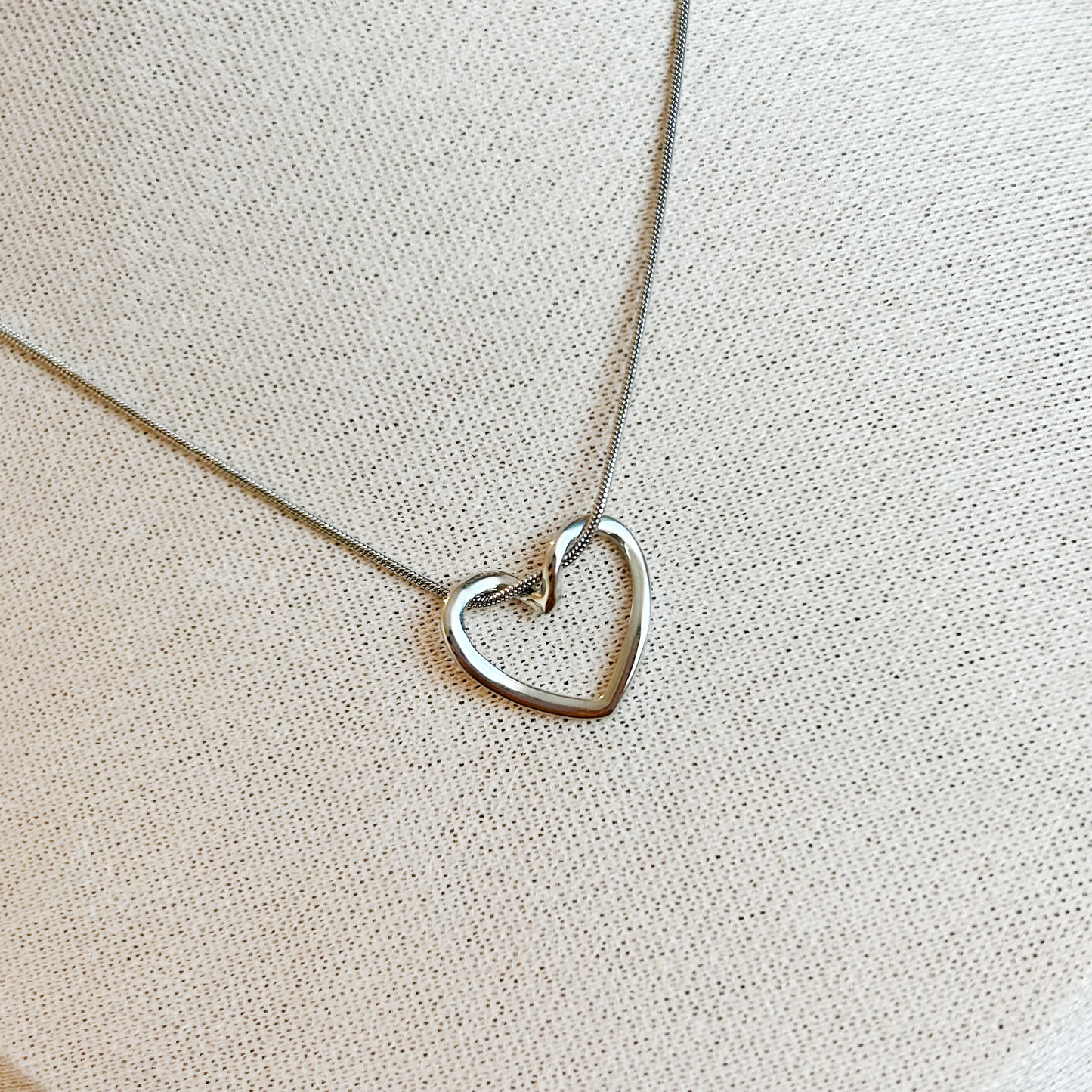 LOOPED LOVE Necklace – Silver