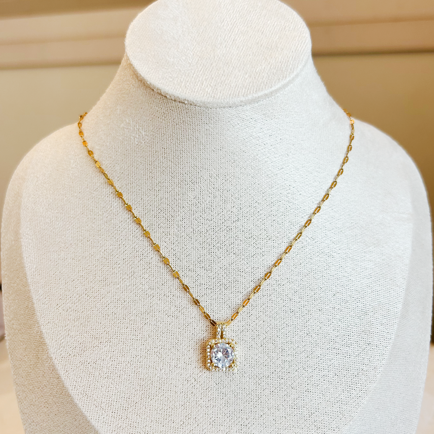 GEOMETRIC GLOW BLANC Necklace – Gold 