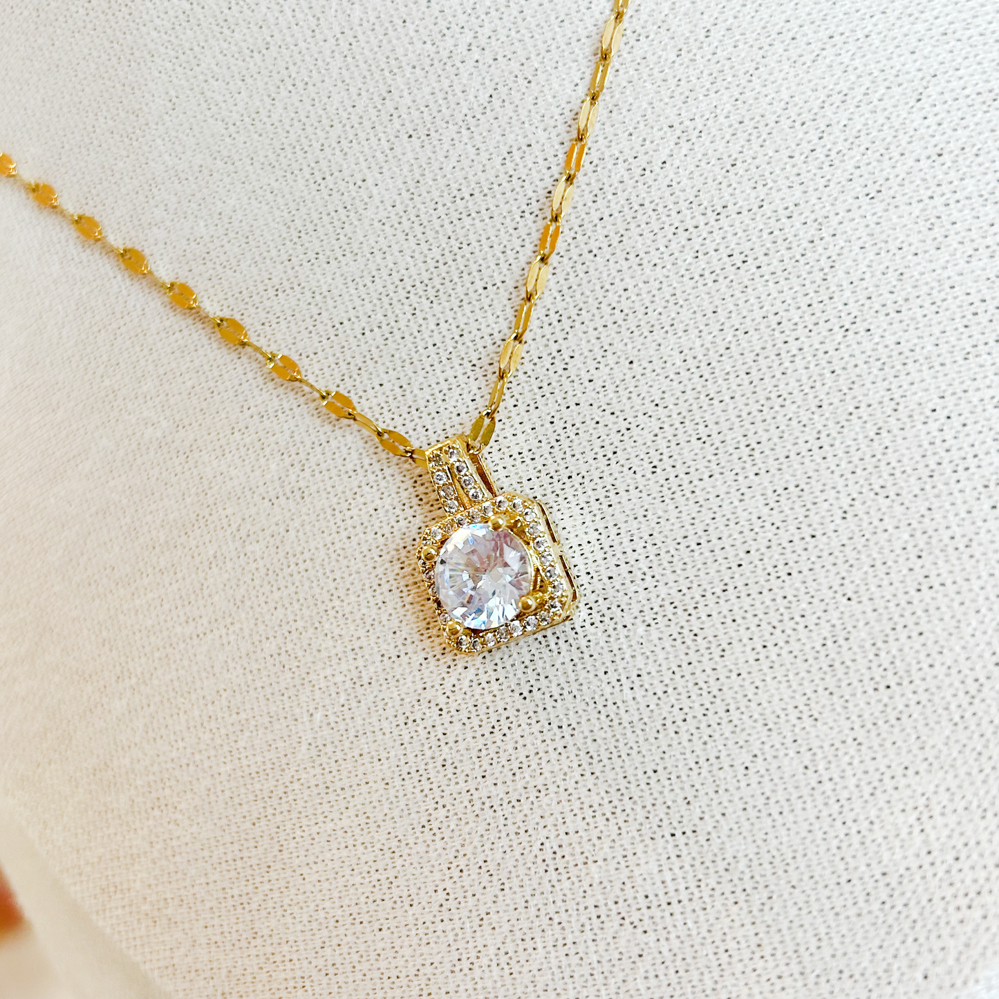 GEOMETRIC GLOW BLANC Necklace – Gold 