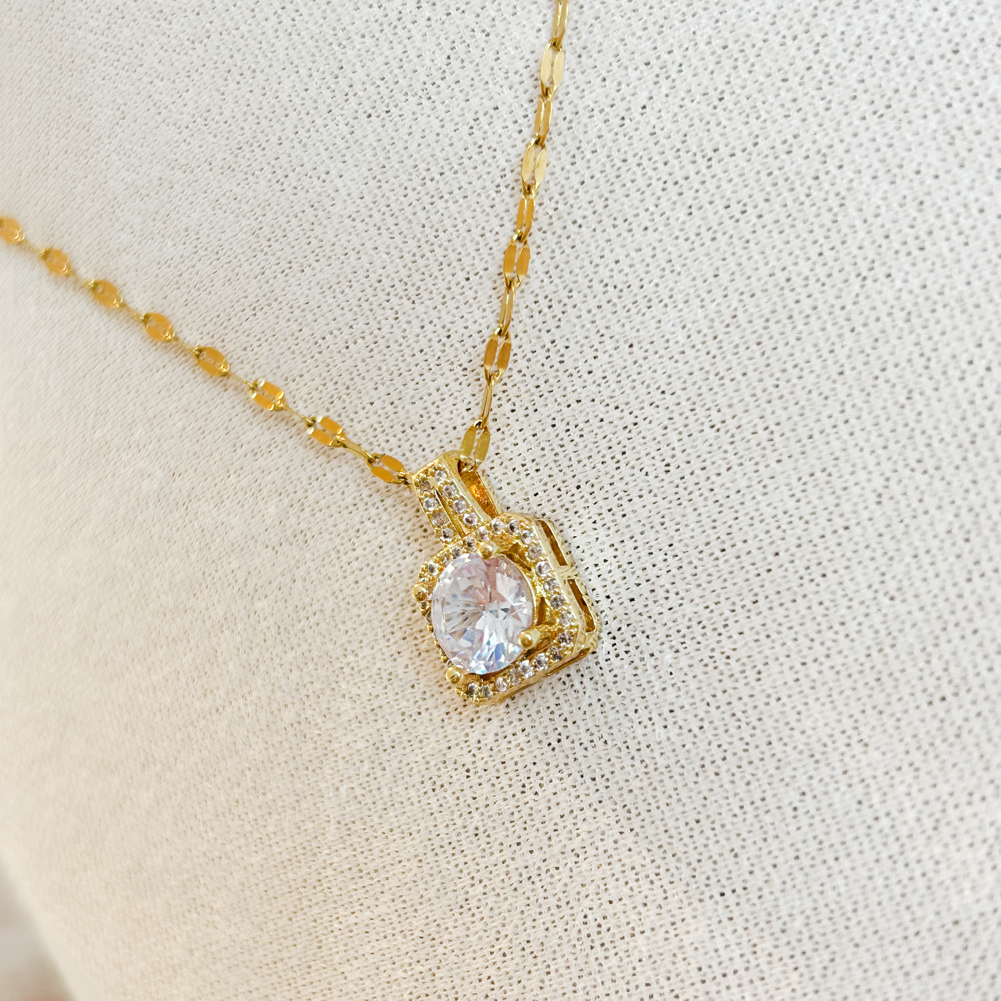 GEOMETRIC GLOW BLANC Necklace – Gold 