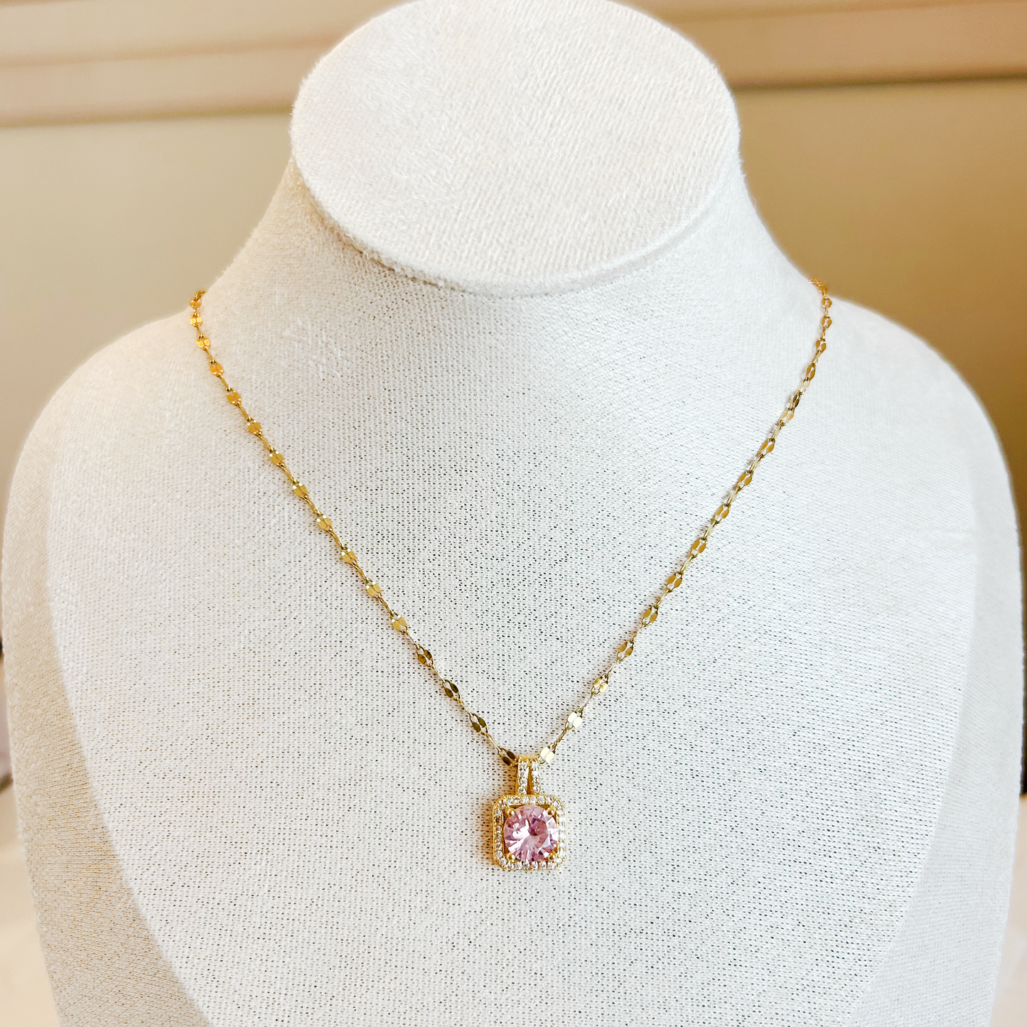 GEOMETRIC GLOW ROSE Necklace – Gold 