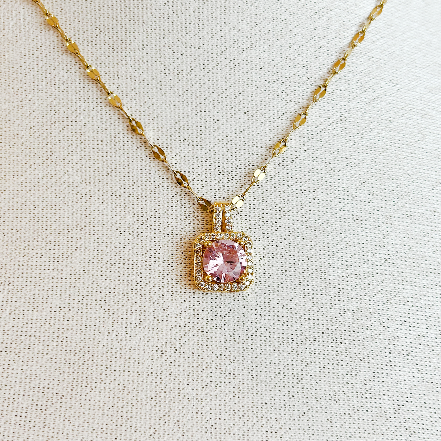 GEOMETRIC GLOW ROSE Necklace – Gold 