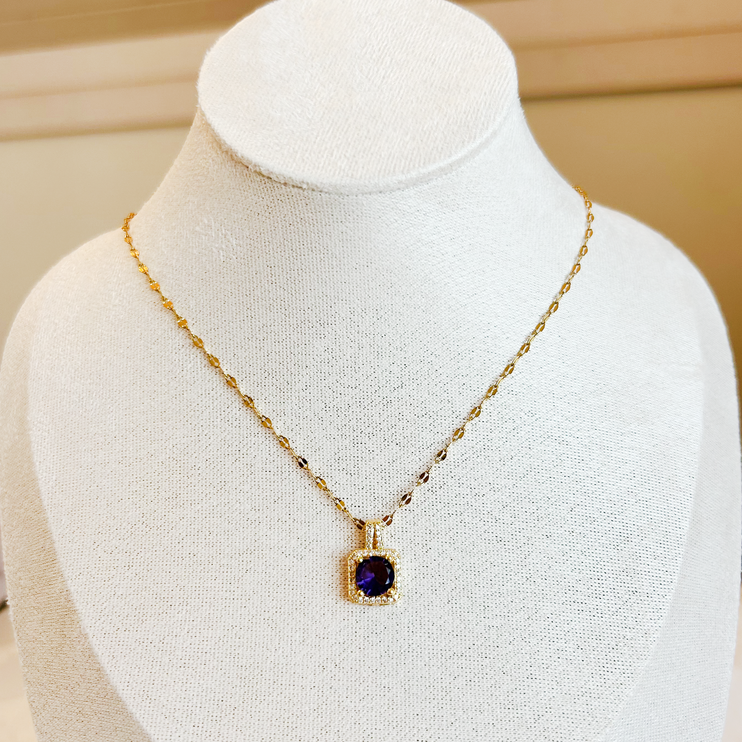 GEOMETRIC GLOW VIOLET Necklace – Gold 