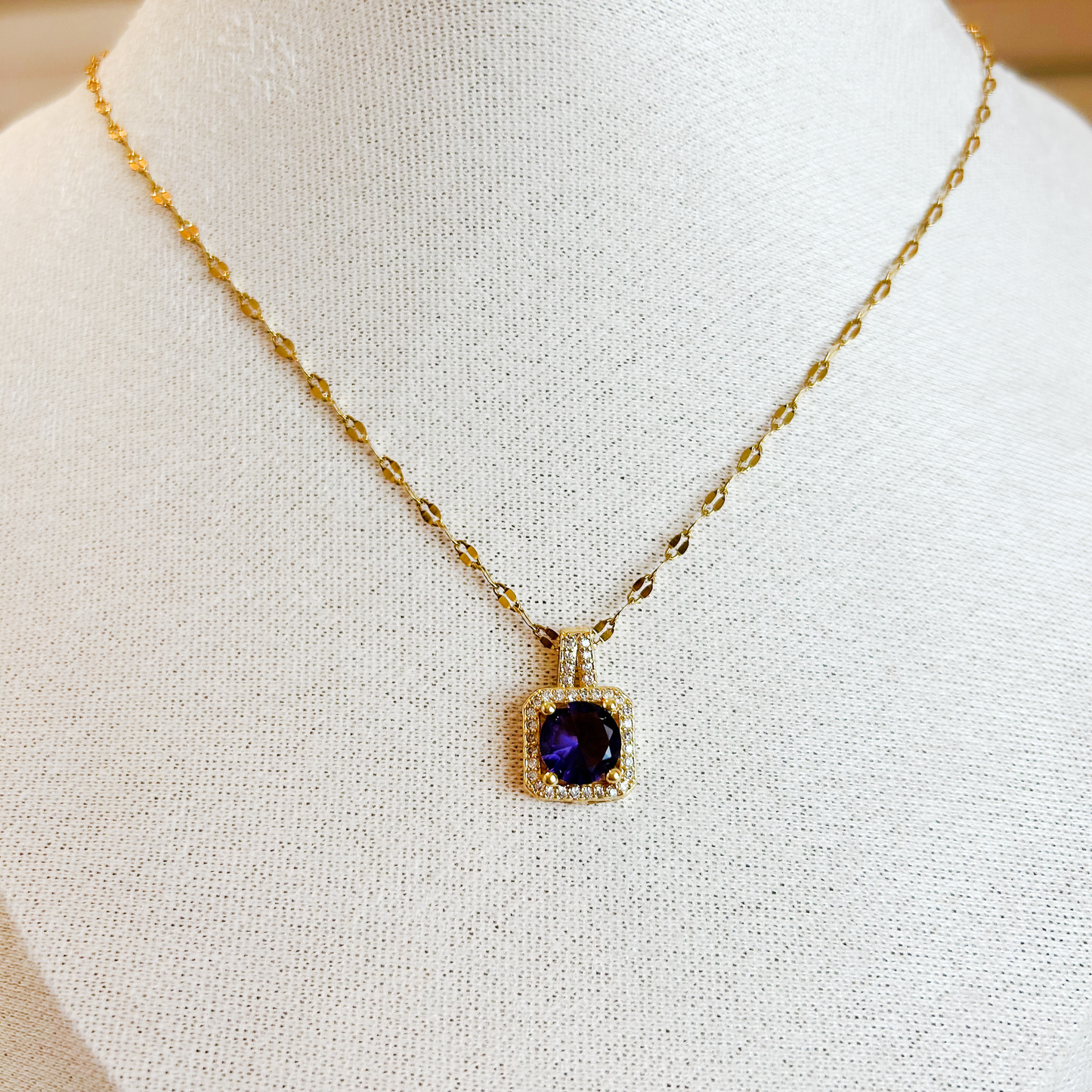 GEOMETRIC GLOW VIOLET Necklace – Gold 