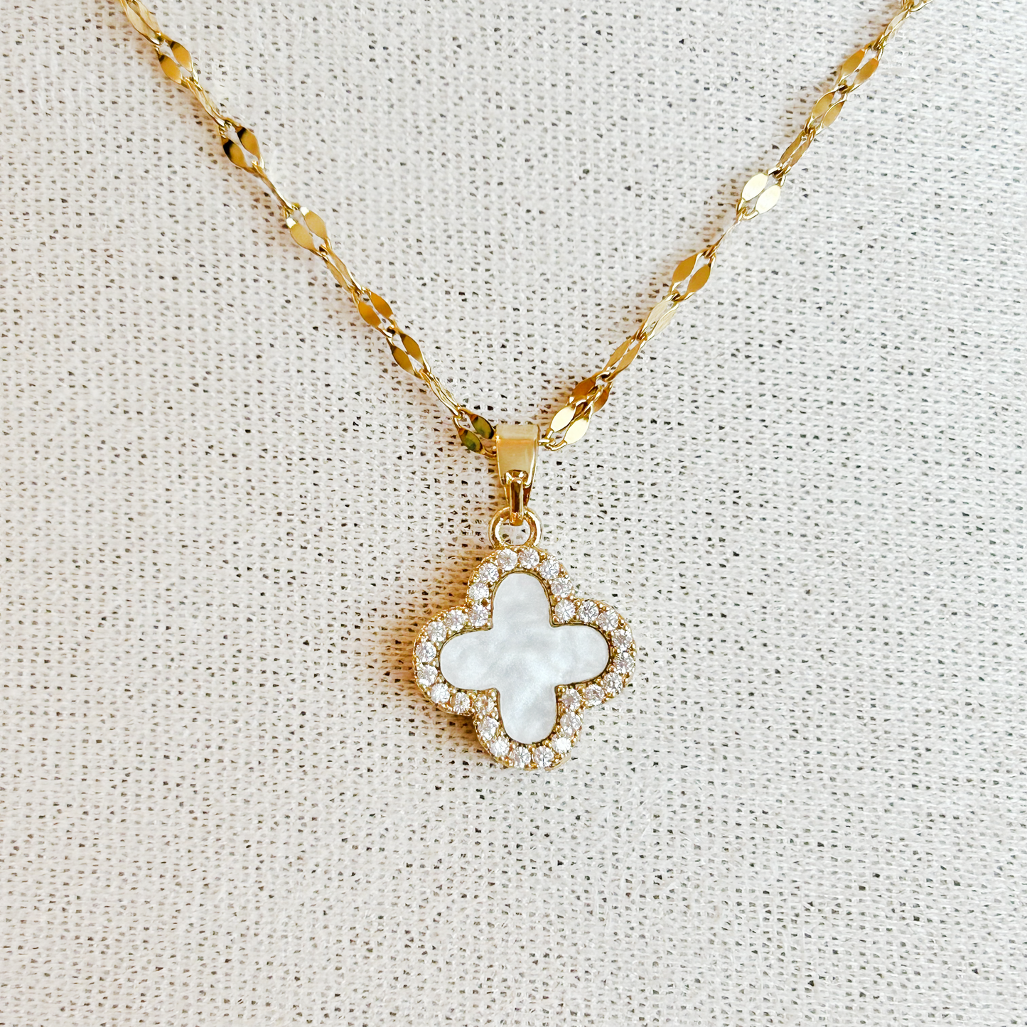 CLOVER REVERSIBLE Necklace – Pearl White &amp; Black