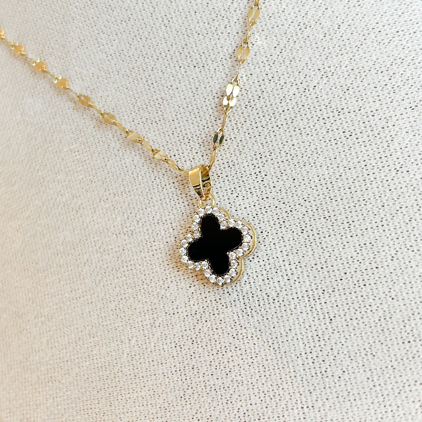 CLOVER REVERSIBLE Necklace – Pearl White &amp; Black