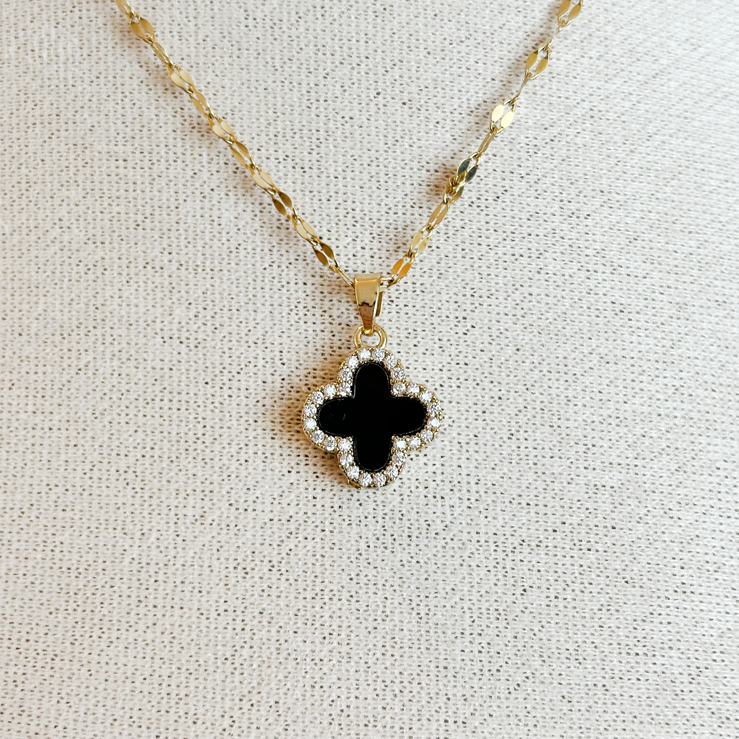 CLOVER REVERSIBLE Necklace – Pearl White &amp; Black