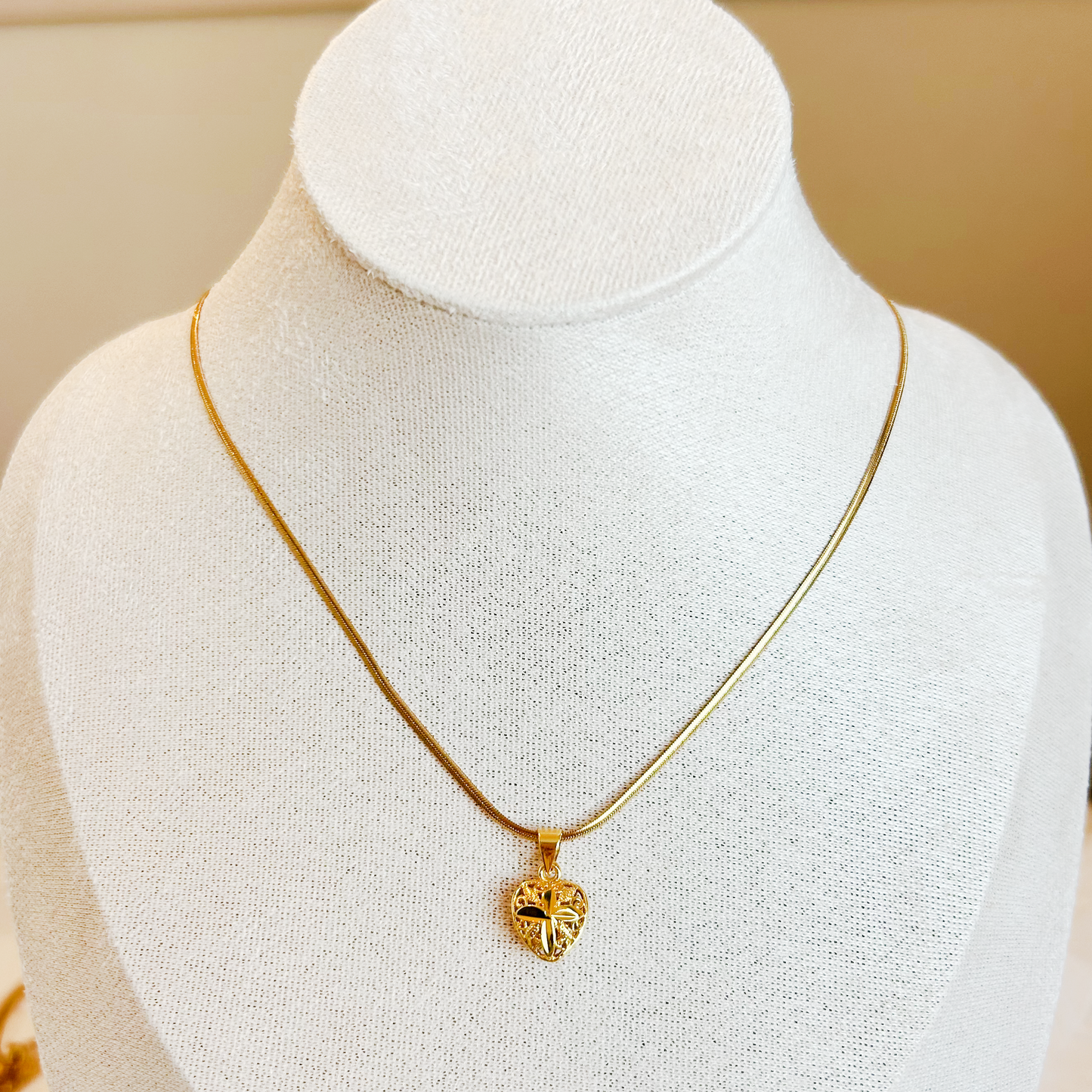 ARTISAN HEART Necklace – Gold 