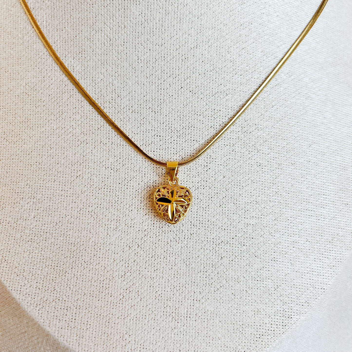 ARTISAN HEART Necklace – Gold 