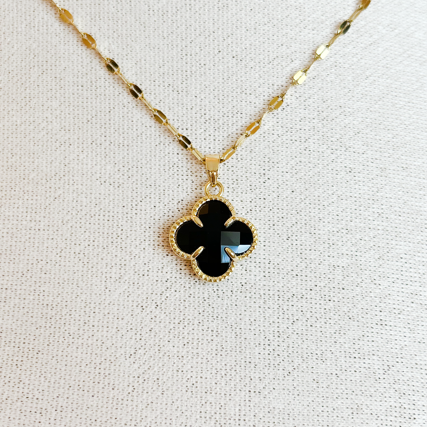 ONYX CLOVER Necklace – Gold 