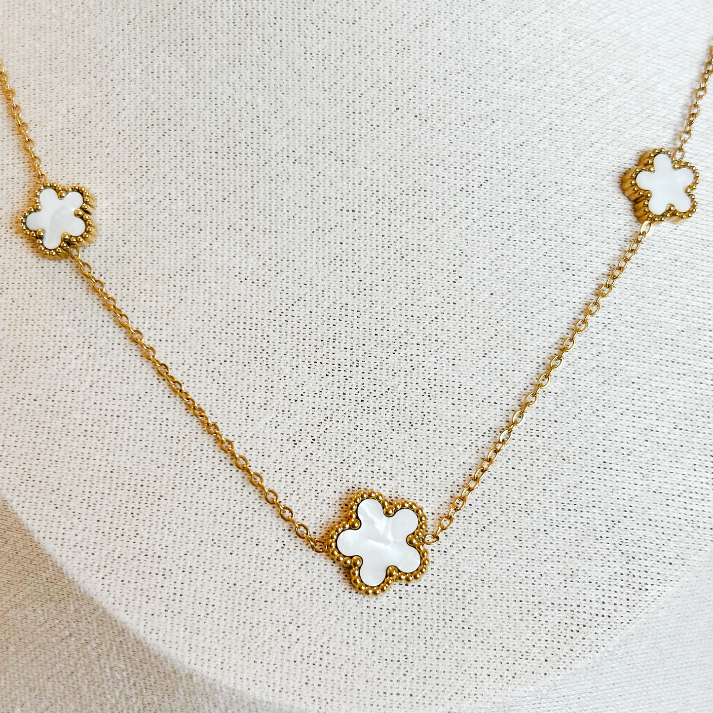 PEARL BLOOM necklace – mother of pearl white