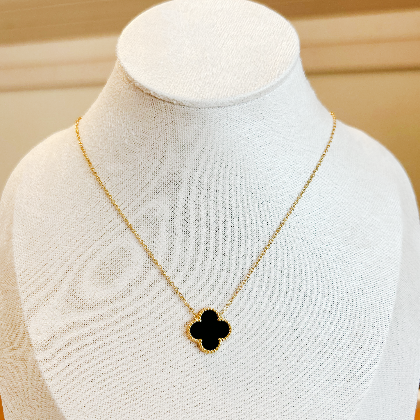 CLOVER Necklace – Black