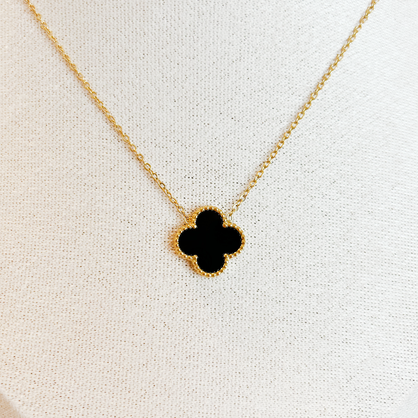 CLOVER Necklace – Black