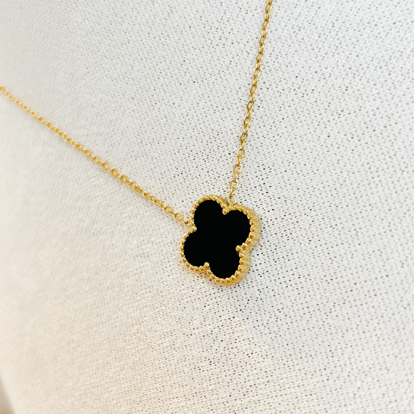 CLOVER Necklace – Black