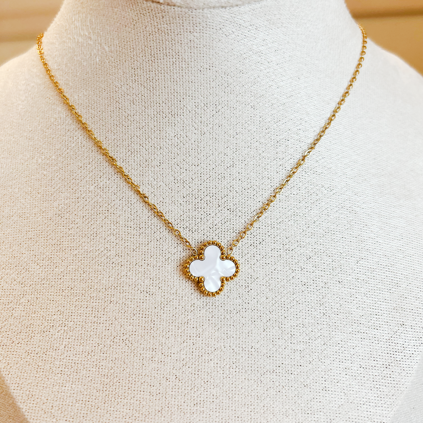 CLOVER Necklace – Mother-of-Pearl White