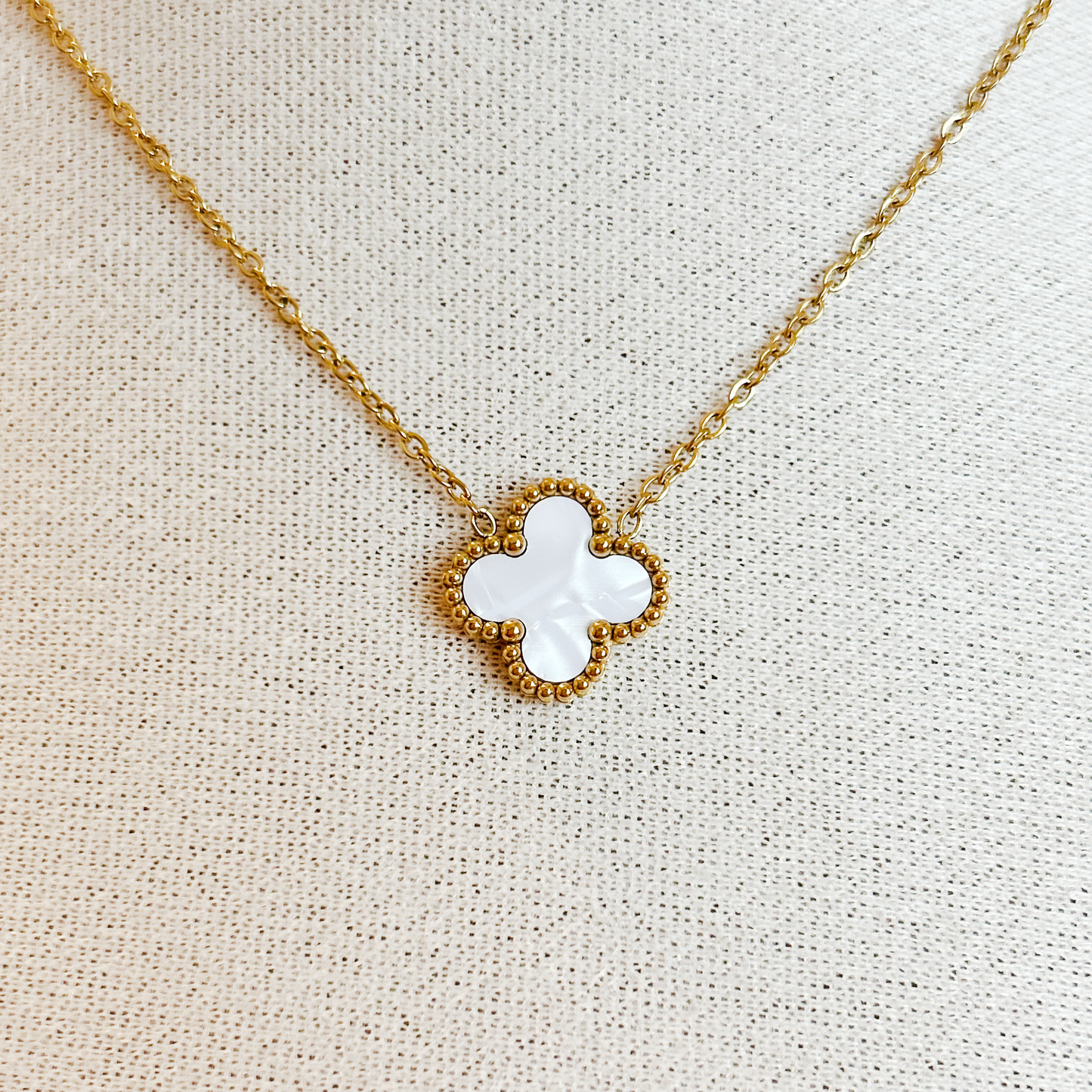 CLOVER Necklace – Mother-of-Pearl White