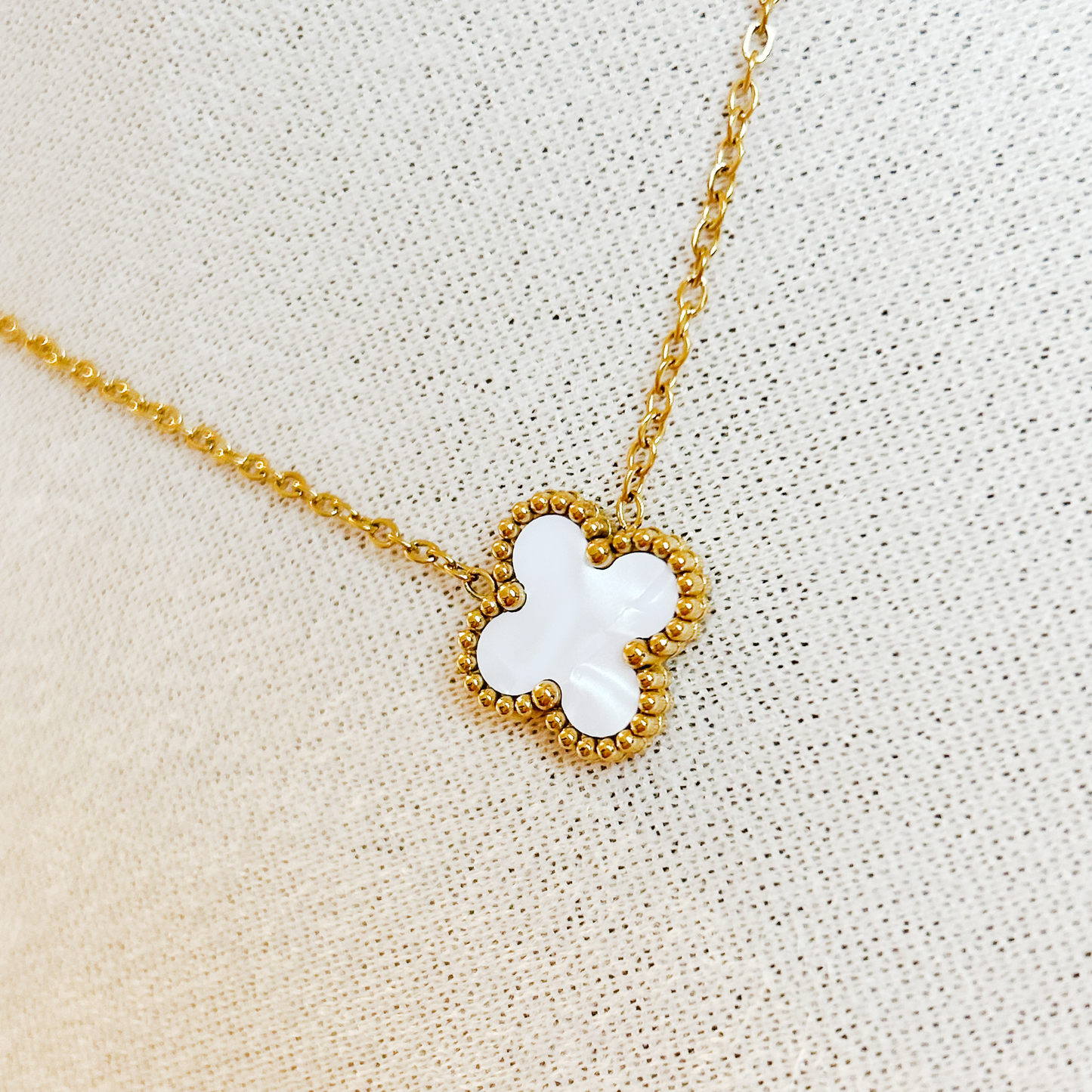 CLOVER Necklace – Mother-of-Pearl White