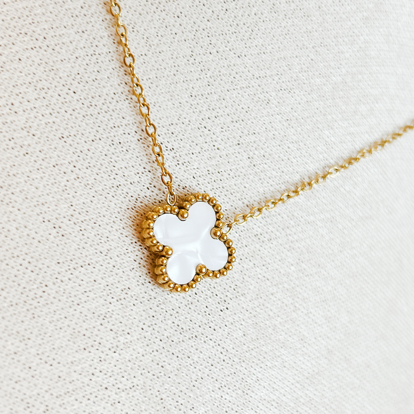 CLOVER Necklace – Mother-of-Pearl White