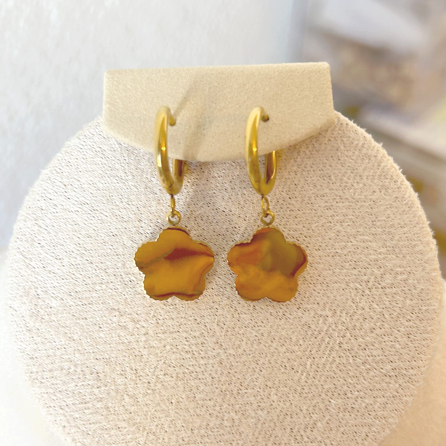 PEARL BLOOM earrings – mother of pearl white