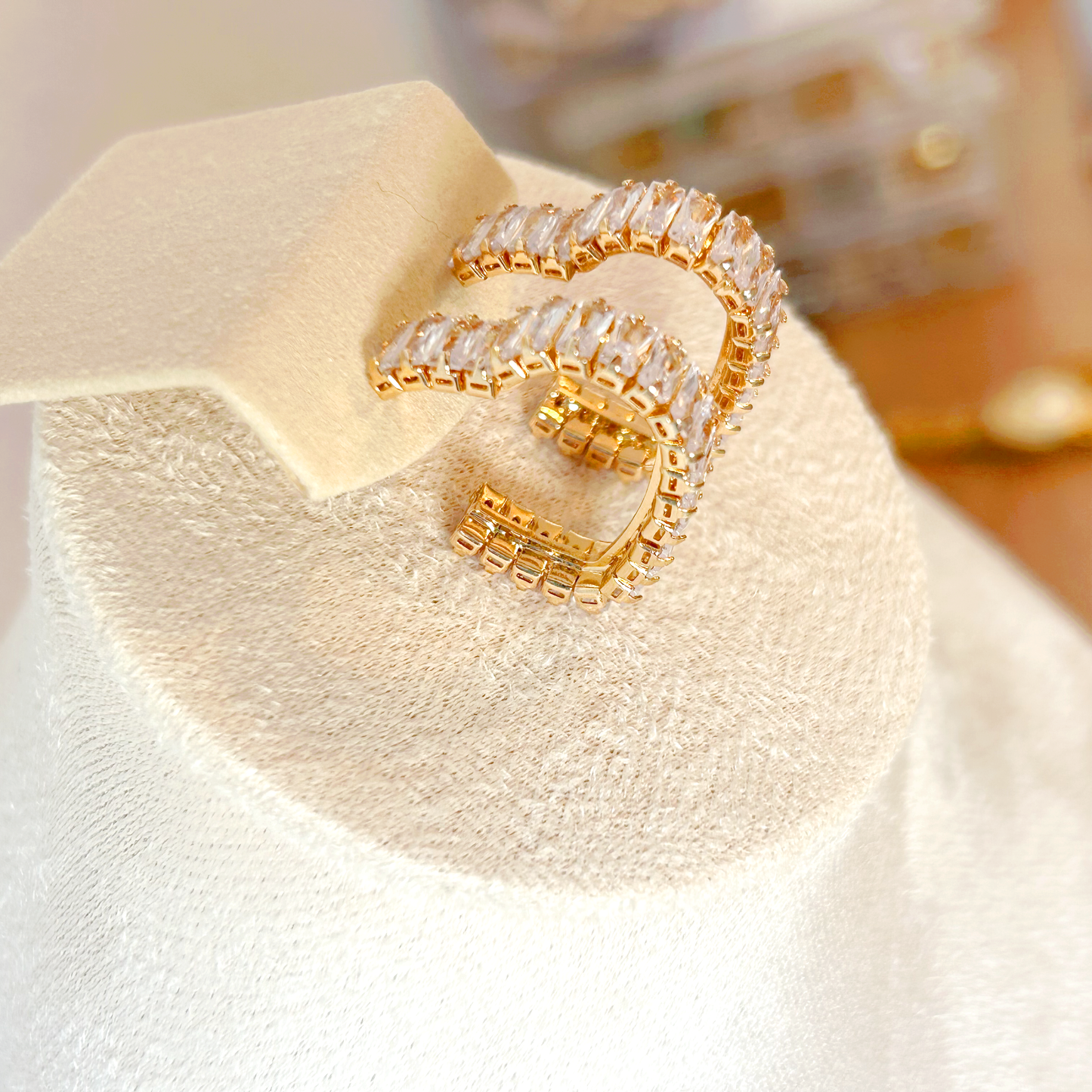 GLITTERING HEART Hoops – Gold