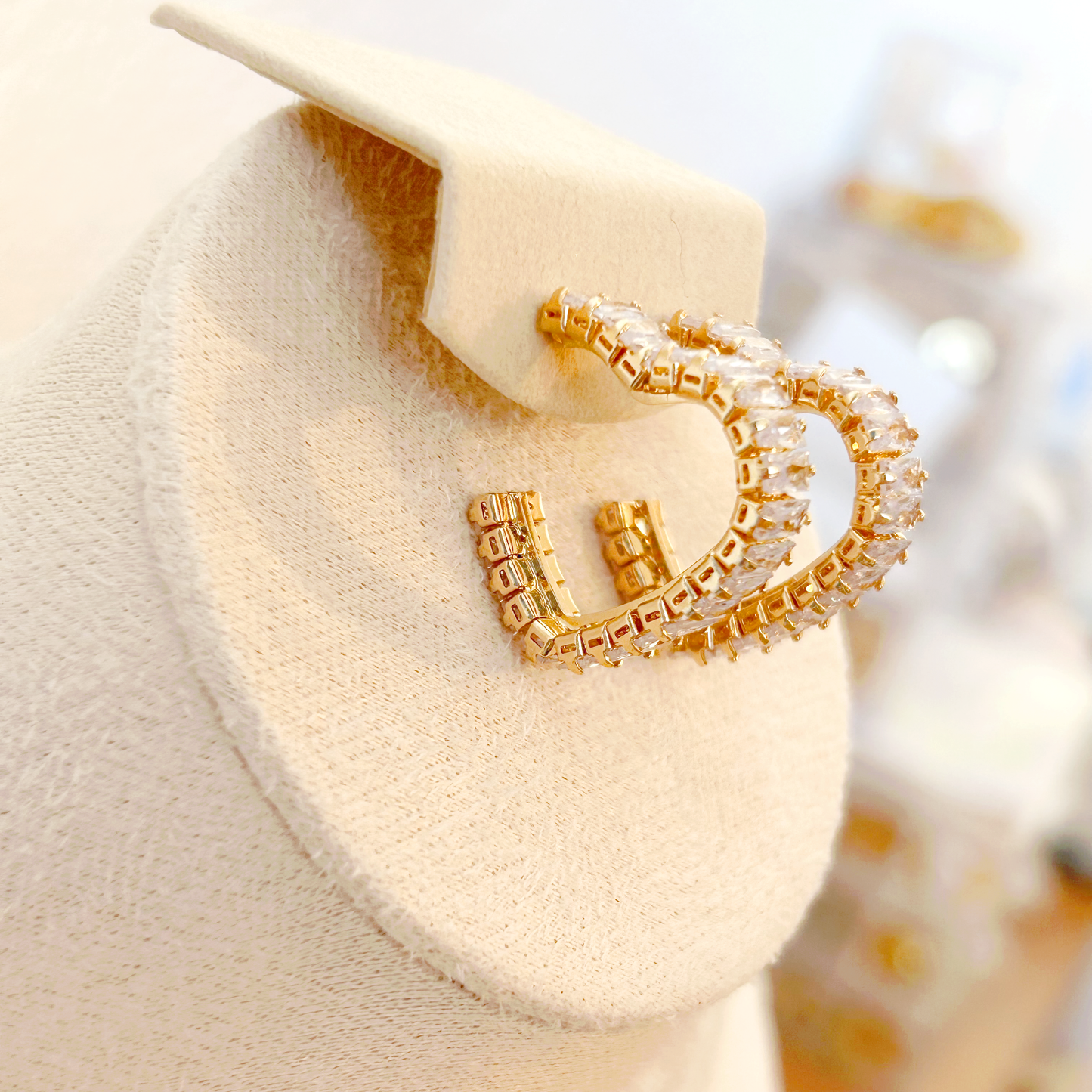 GLITTERING HEART Hoops – Gold