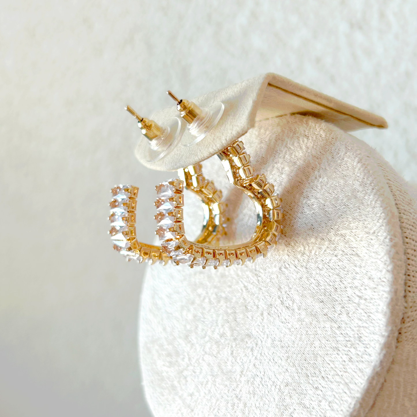 GLITTERING HEART Hoops – Gold