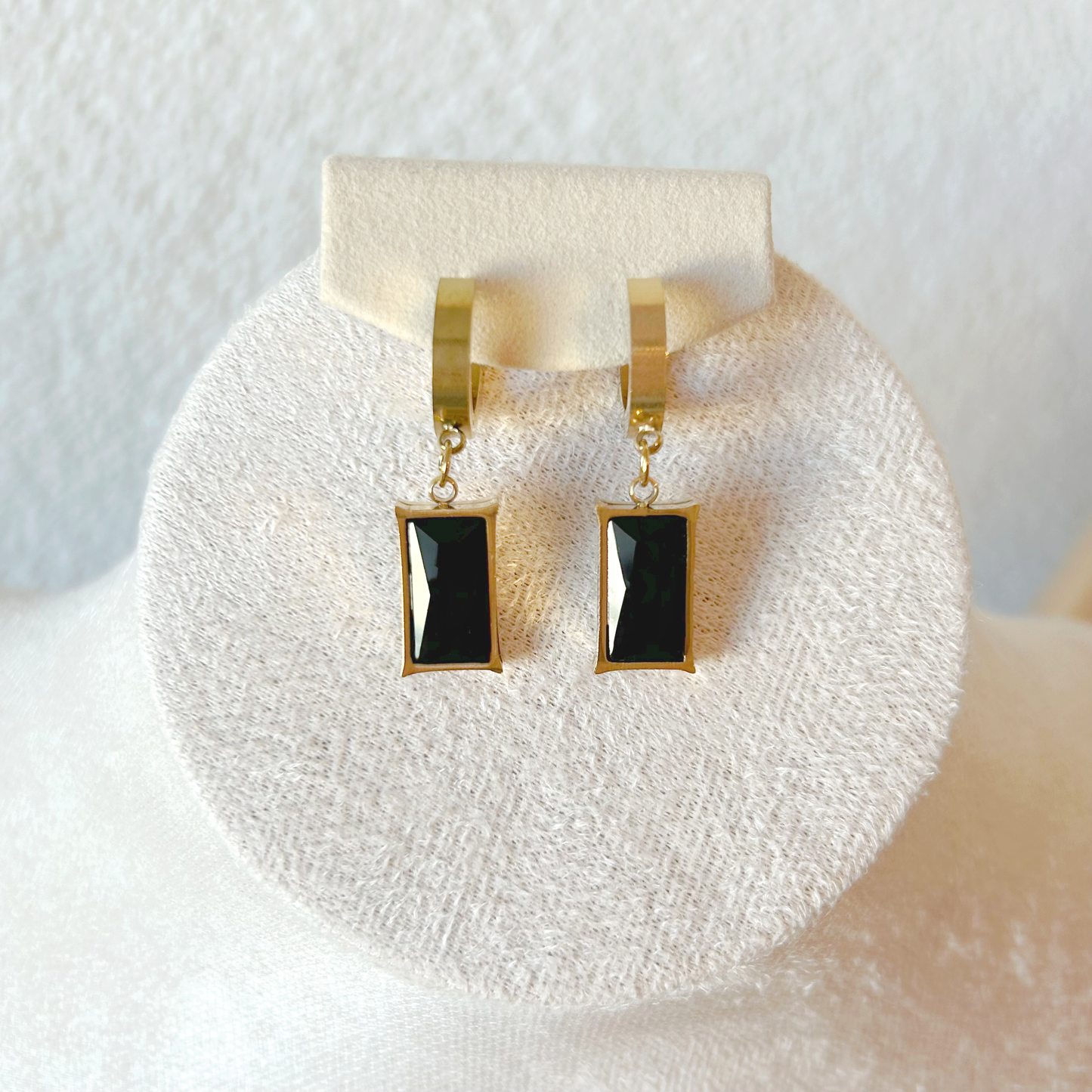 ONYX Earrings – Gold 