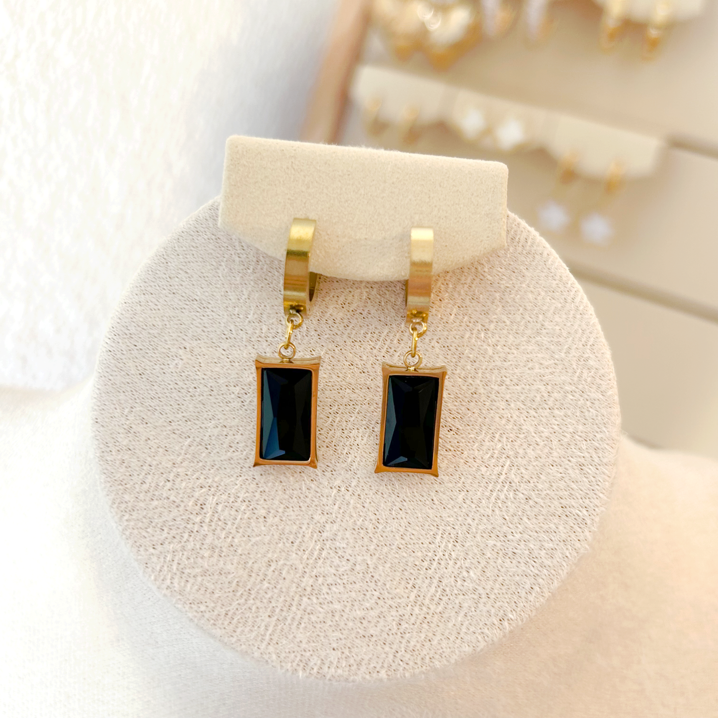 ONYX Earrings – Gold 