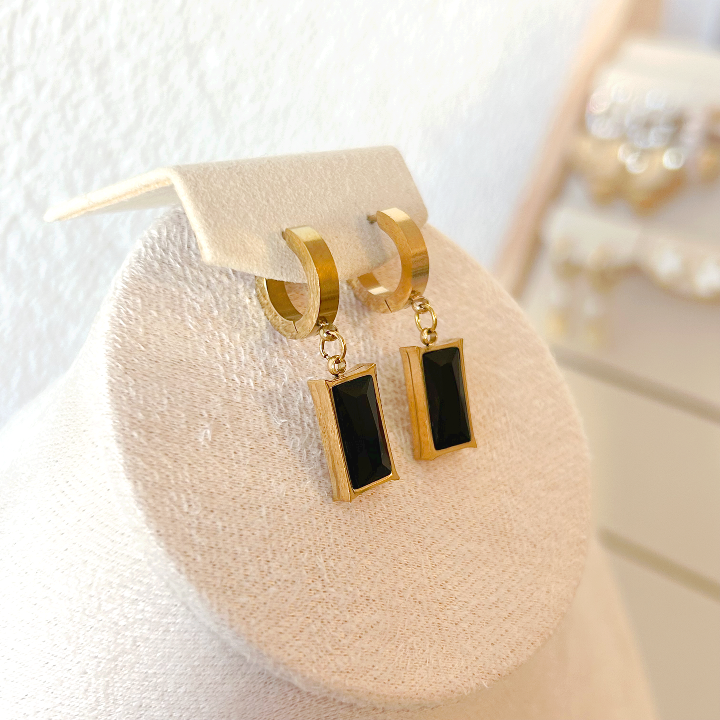 ONYX Earrings – Gold 