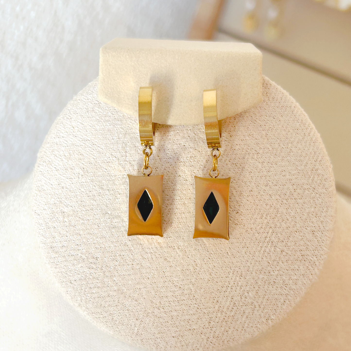 ONYX Earrings – Gold 