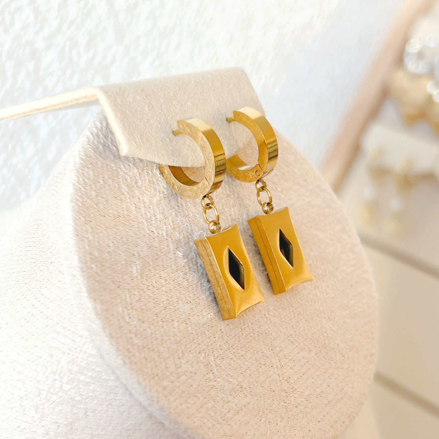 ONYX Earrings – Gold 