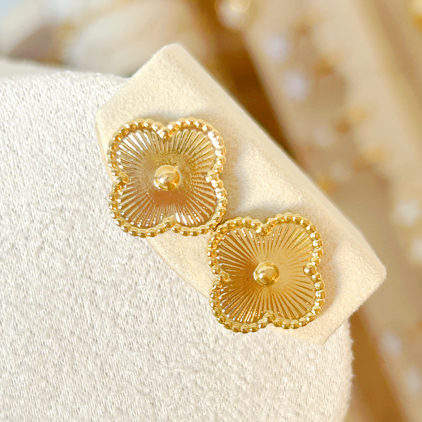 CLOVER stud earrings – Gold