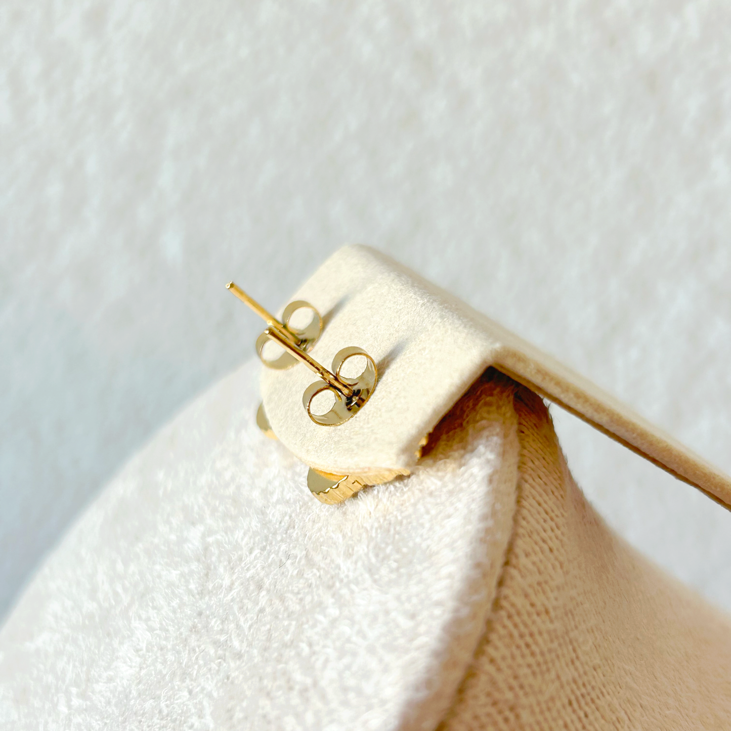 CLOVER stud earrings – Gold