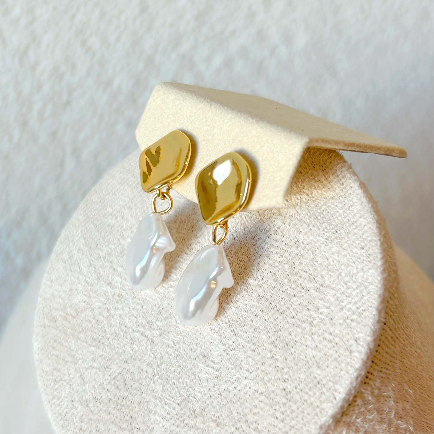 ORBITAL FAUX PEARL Earrings – Gold 