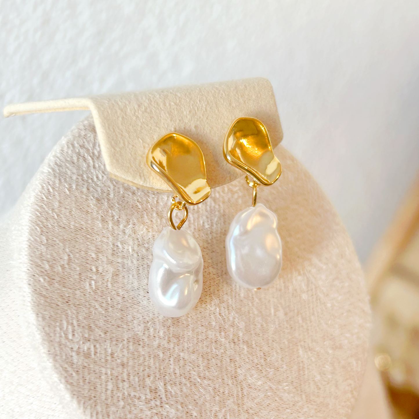 ORBITAL FAUX PEARL Earrings – Gold 