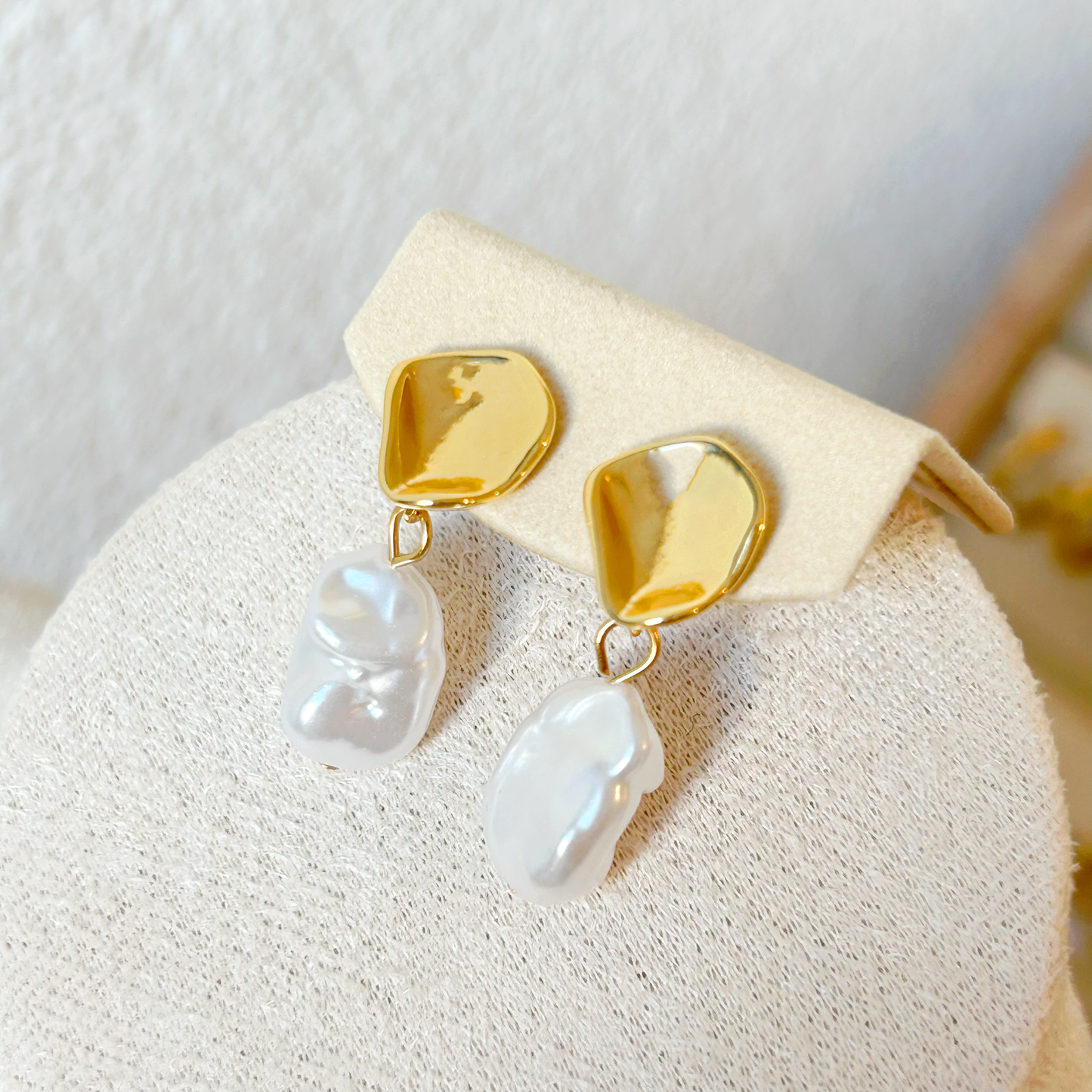 ORBITAL FAUX PEARL Earrings – Gold 