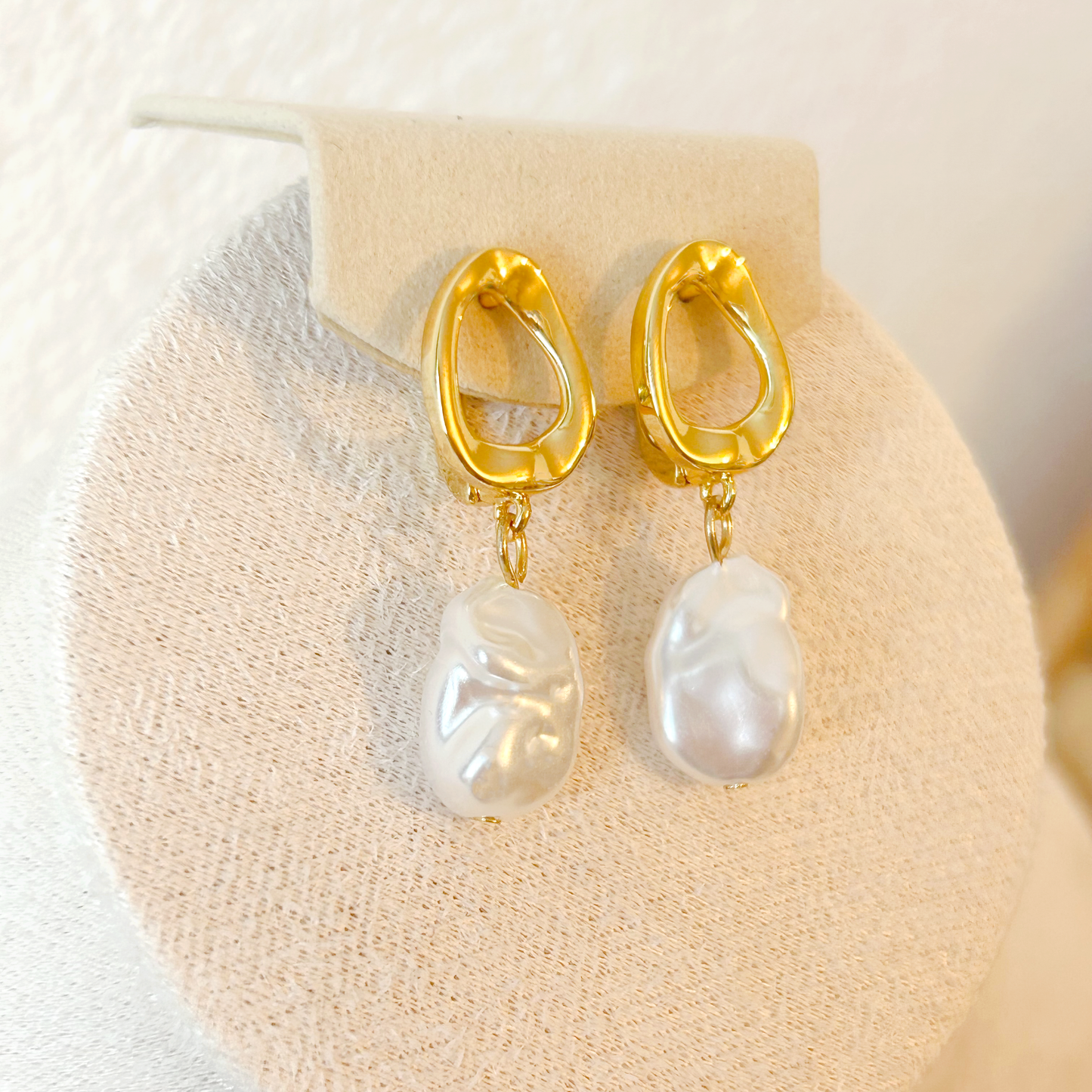 SCULPTURAL FAUX PEARL Earrings – Gold