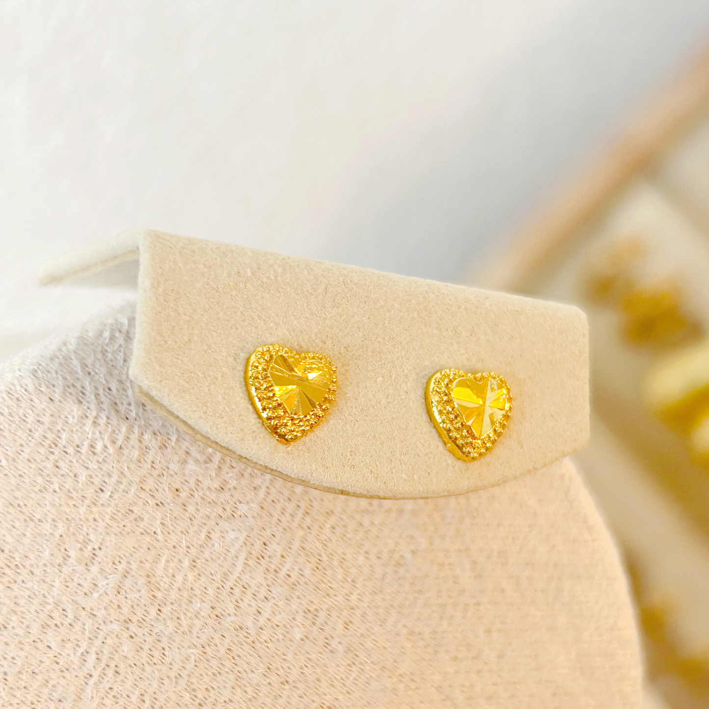 ARTISAN HEART Stud Earrings – Gold
