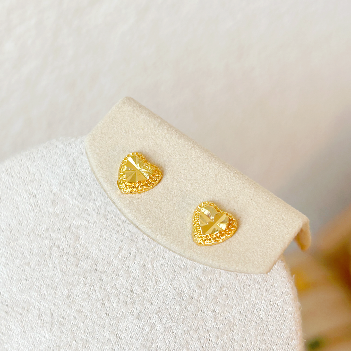 ARTISAN HEART Stud Earrings – Gold