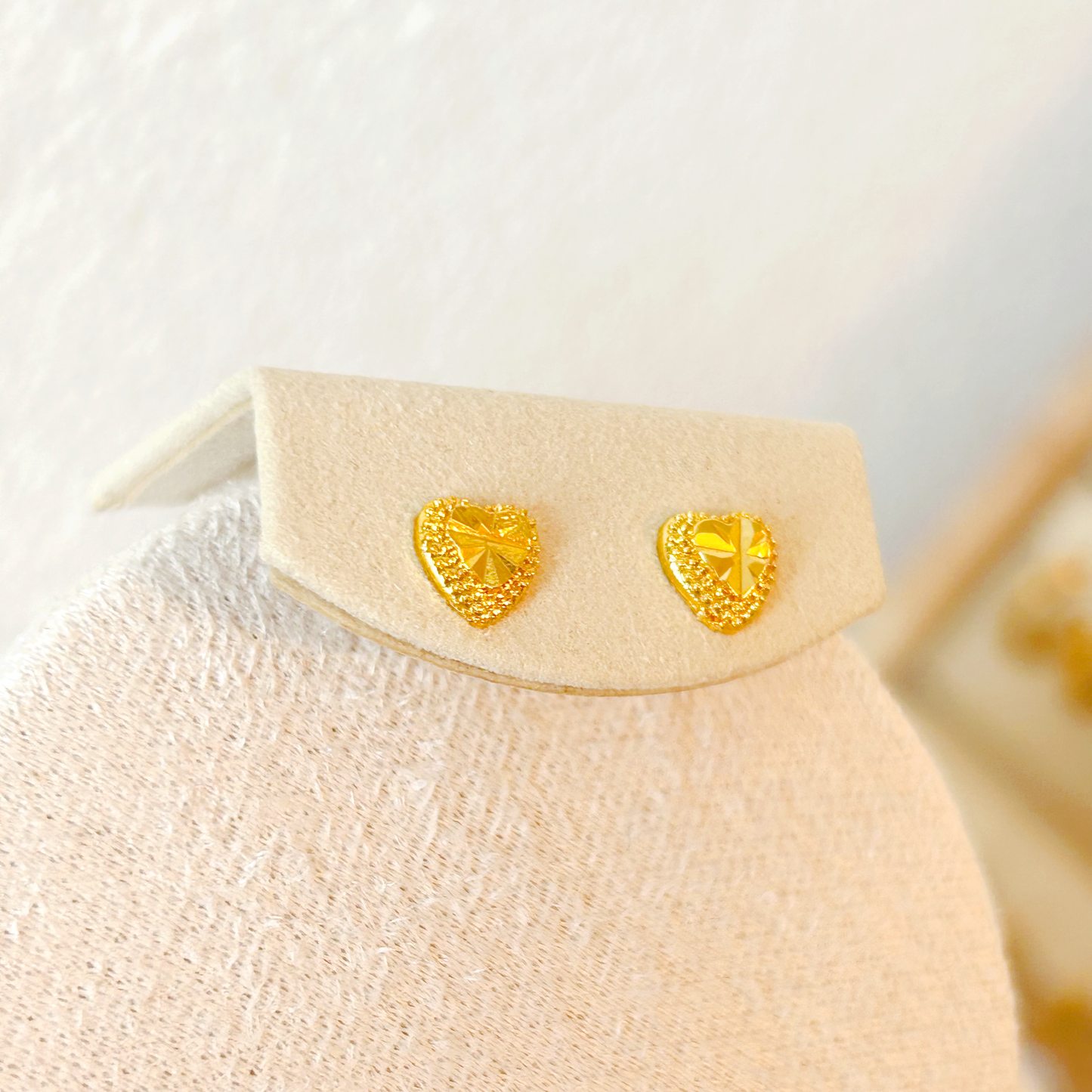 ARTISAN HEART Stud Earrings – Gold