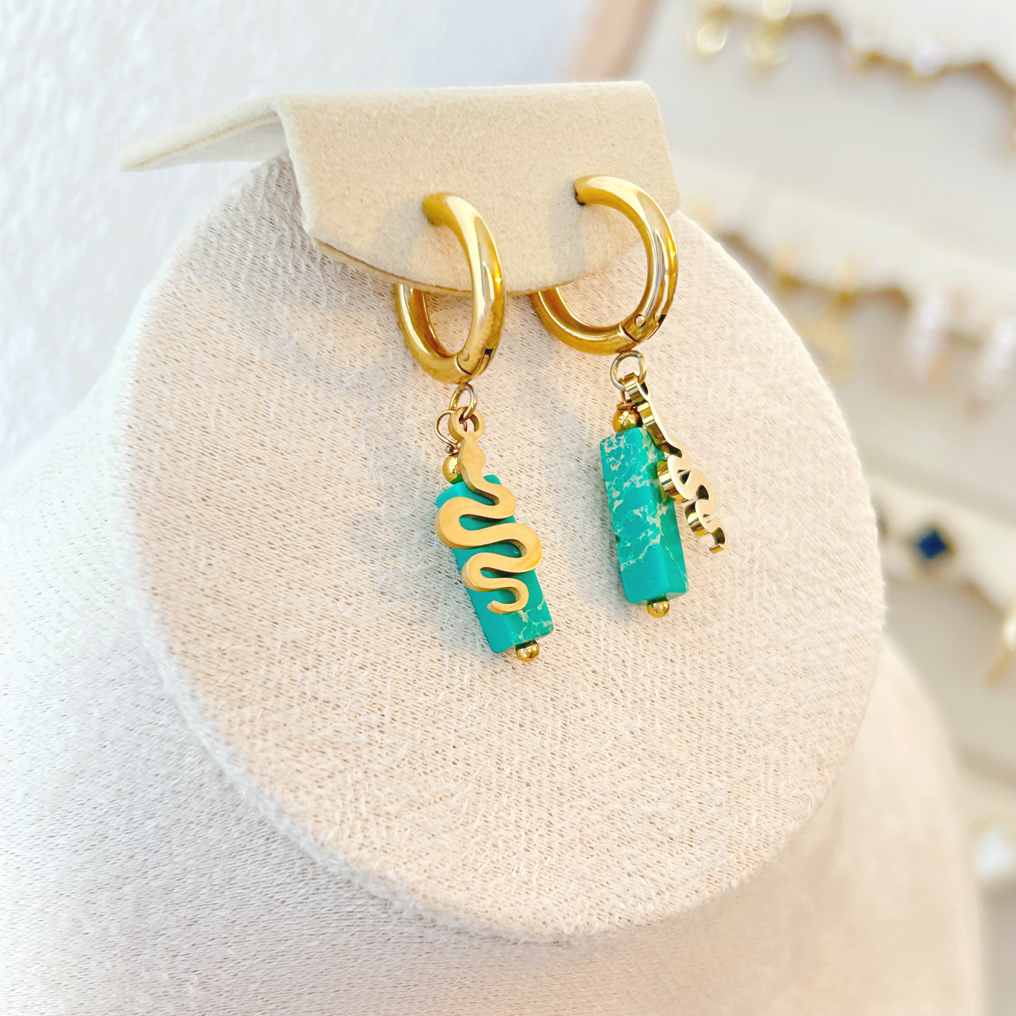 SNAKE Earrings – Gold