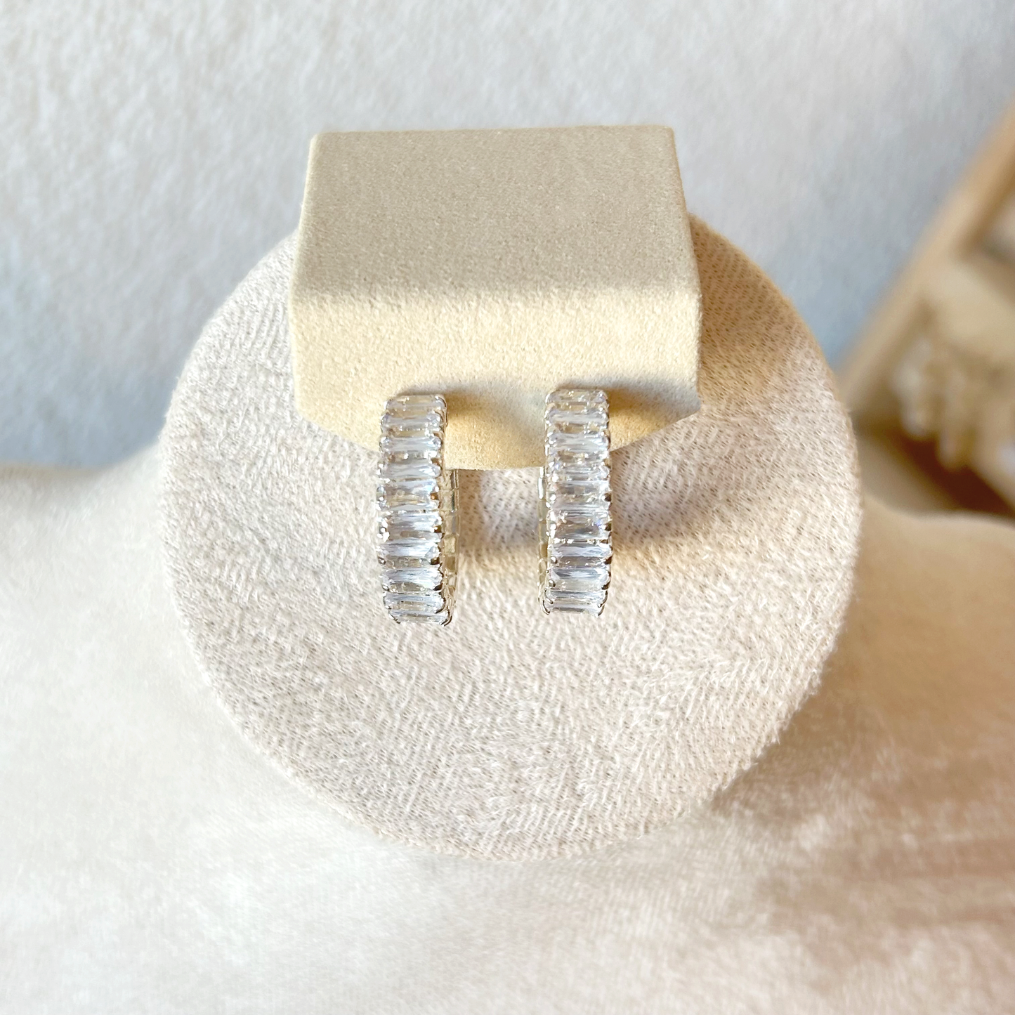 GLITTERING Hoops – Silver 