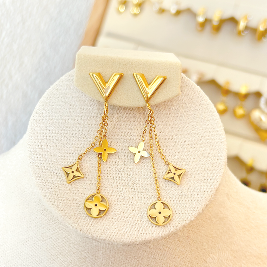 V DANGLE Stud Earrings – Gold