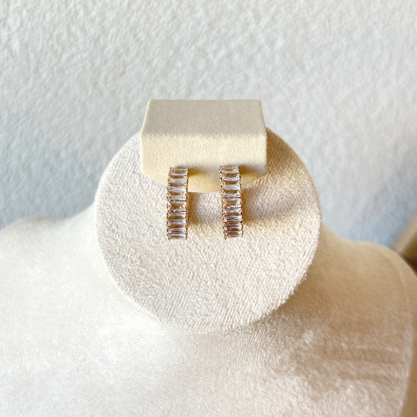 GLITTERING Hoops – Gold