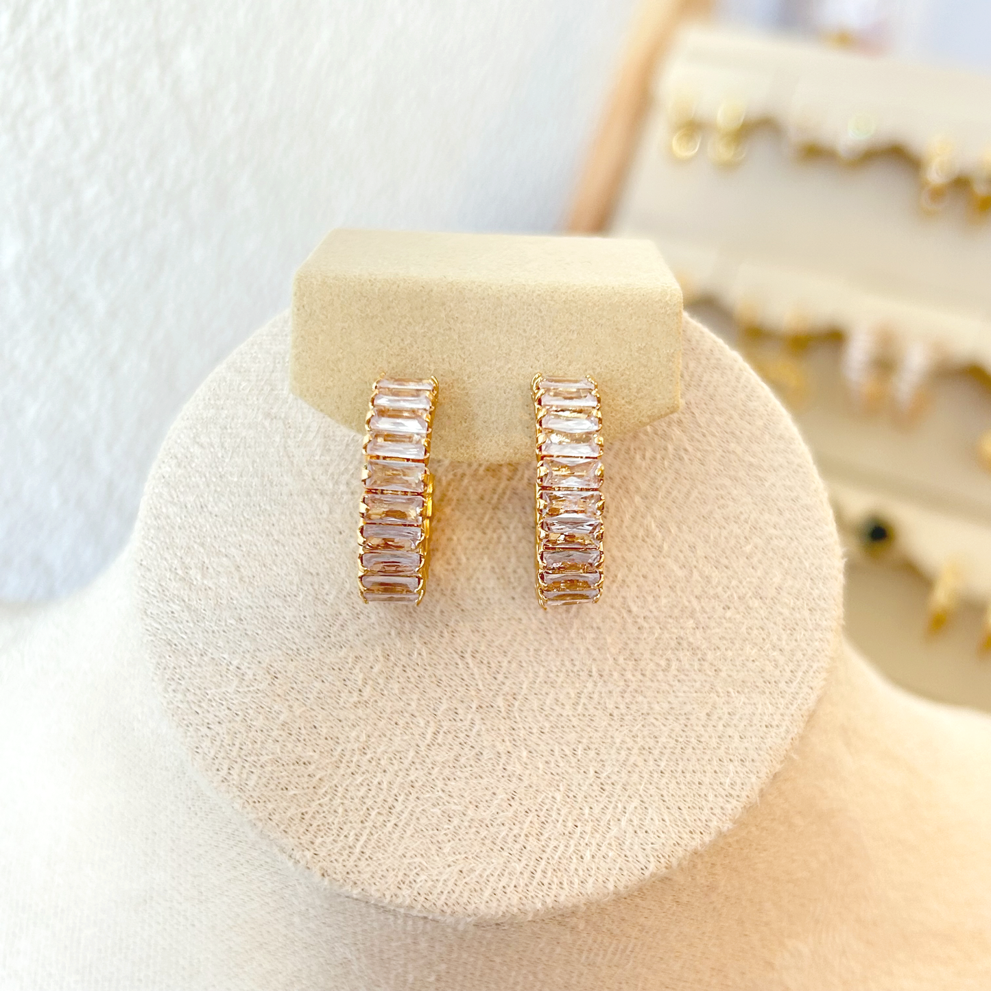 GLITTERING Hoops – Gold